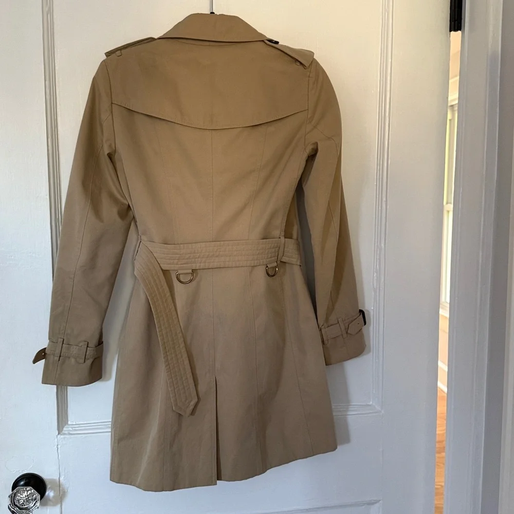 Burberry The Sandringham Trench Coat in Camel - Picture 2 of 10